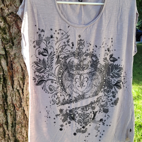 Rock & Republic Tops - Rock & Republic top, gray black sz. Large rhinestones thin comfy